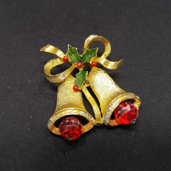 Christmas Bells Brooch, Green Red Enamel Holly, 1950s Vintage Jewelry - Picture 3 of 10